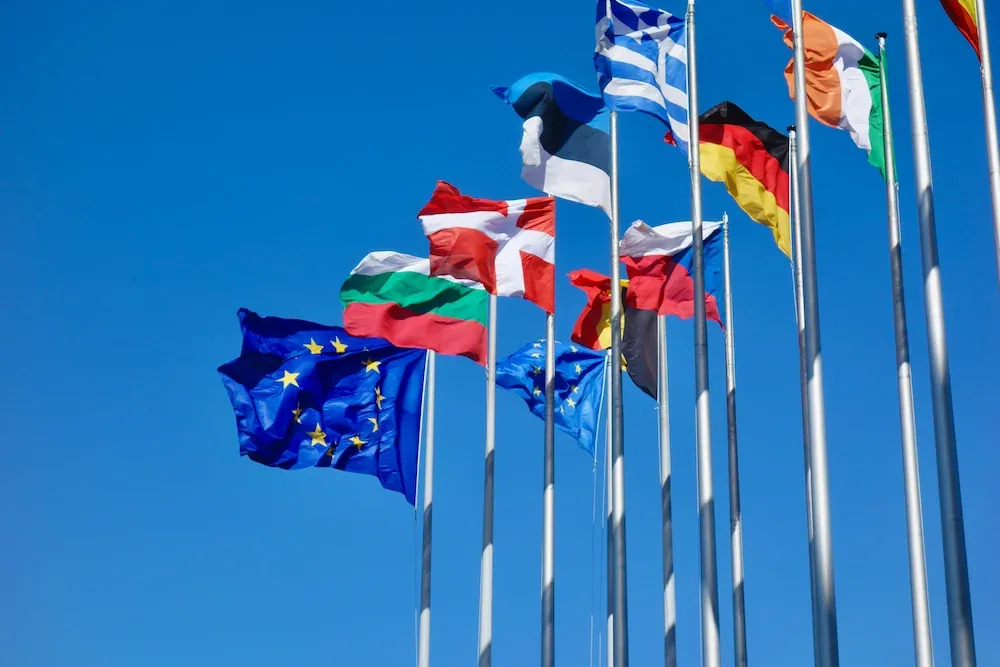 Drapeaux des pays européens, symbole de la communauté européenne des agents Karavane